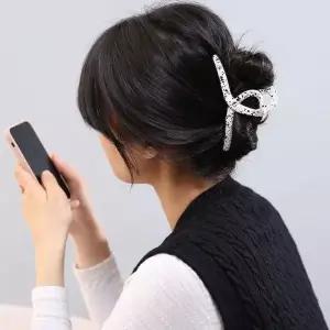 [하프클럽/셀러허브_여성트랜드패션]꼬임 집게핀 대왕 숱부자집게핀 꼬임