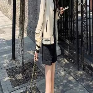 (사이즈 베이지FREE)레터링 자수 바시티켓 숏기장 간절기 코디 겨울 방풍 아우터람막이 플리스 후드 다운