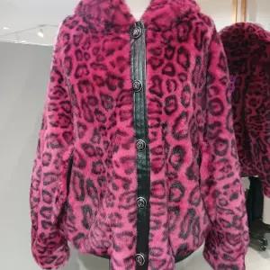 [AK수원점] [르니앤맥코이] MM12JK300HJY 핑크 레오파드 인조 퍼 쟈켓