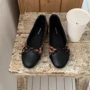 단화 호피 리본 플랫 슈즈 발편한 데일리 여자 구두 (WFKBWDG)