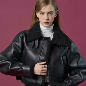 [KOLEAT]크롭 블러드 셔링 플리스 무스탕 자켓 [All_Black]