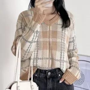 걸스 레이디 스테디 브이컷 루즈실루엣 체크패턴니트탑 티