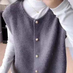 [라일리여성의류] Rly 데일리룩 도톰 울라이크 여성 금장 버튼 니트 조
