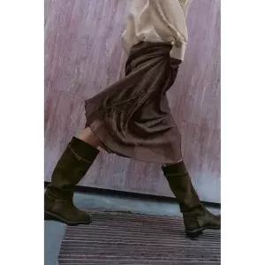 [정품] 자라 구두 데일리 워커 출근 ZARA 스웨이드 플랫 승마 부츠 - 브라운