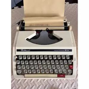 수동 타자기 복고 타이핑 카페 한글 클래식 인테리어