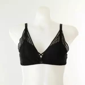 [갤러리아] [*여]비너스 예쁘게모아주고 편안한V라인노와이어브라A/B컵[VBRW600AB//BK]