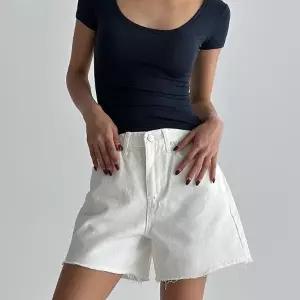 여성 아이보리 컷팅 와이드 4부 코튼 여름 반바지
