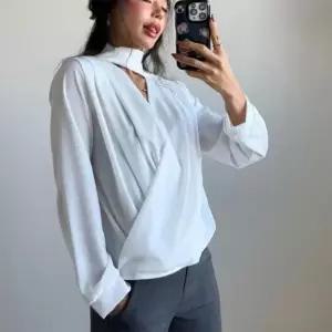 넥타이 랩블라우스 출근룩 검정 브이넥 긴팔셔츠