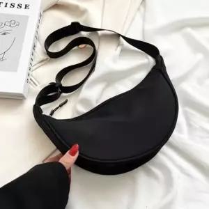 반달 크로스백 에코백 캔버스백 가벼운가방 나일론백 데일리백 (WFJ5REQ)