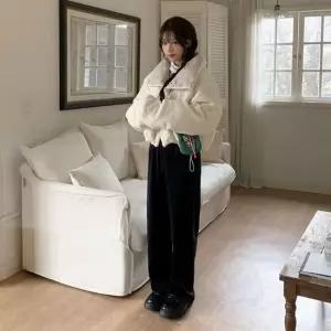 여자 루즈핏 크롭 하이넥 양털 리버시블 숏패딩