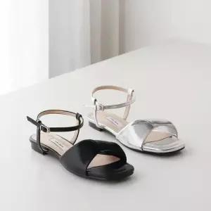 여성 스트랩 단화 구두 정장 면접 심플 낮은굽 샌들 WC29317
