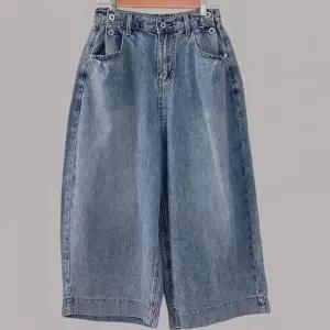 여성 뒷밴딩 연청 9부 와이드핏 워싱 청바지