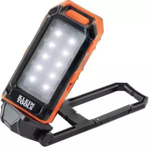 Klein Tools 56403 LED 조명 충전식 손전등/ 내장형 킥 스탠드 카라비너 기타 소형 전자 장치 충전가능. 11