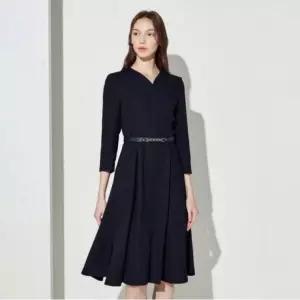 [더아이잗]더아이잗 브이넥 슬릿 플리츠 원피스_A IM4A0OP22_LB