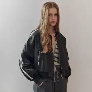 [MAXZA] 사이드 라인 페이크 레더 배색 블루종 점퍼