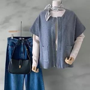 여성 클래식 투포켓 루즈핏 반팔 브이넥 니트 조끼