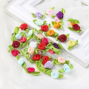 50Pcs 미니 장미 인공 꽃 머리 2cm 새싹 패브릭 웨딩 선물 공예 리본 매듭 용품 장식 보우