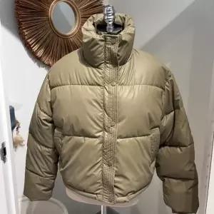 [르피타] HC06 볼륨 퀼팅 크롭 자켓(카키) L254BJPB04 (44369880)