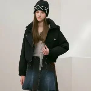 [롯데백화점]에고이스트 [전략]후드 포인트 블루종 구스 숏점퍼  ES1TD100