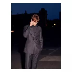 로가디스 COUTURE REDA 브러쉬드 울 스트라이프 레귤러 핏 더블 브레스티드 수트 재킷 - 그레이 RX4801RP53