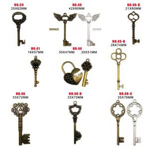 오래되어 보이는 장식 빈티지 키 스팀펑크 매력 펜던트  골동품 황동 청동 실버 제작  10 개