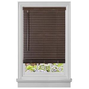 무선 룸 다크닝 플랜테이션 블라인드 - 가로 37인치, 세로 52인치, 2인치 비닐 슬랫 사이즈 마호가니 마데라 팔사 인조 목재, Achim 홈 데코의 빛 필터링 수평 창문