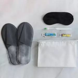 기내 비행기 필수품 기내용 슬리퍼 [4종 세트 안대 귀마개 칫솔 치약 준비물 용품 트래블 키트 파우치 여행