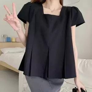 [하프클럽/]핀턱 스퀘어넥 절개 A라인 블라우스 반팔 어깨셔링