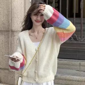 데이트룩 포토 레인보우 소매 포인트 니트 가디건루즈핏가 셔츠 레이어드 카라넥건 여성 라운드 겨울 금장