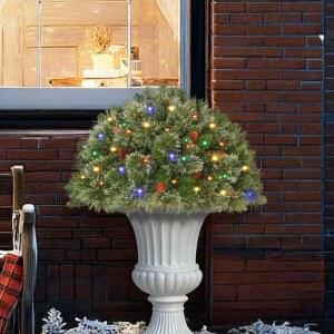 [미국배송] 오아시스크래프트 프리라이트 인공 크리스마스 트리 항아리 충전재 50개의 멀티 컬러 조명이 있는 배터리 작동 홀리데이 화분 현관 통로 정원을 위한 콘 장식