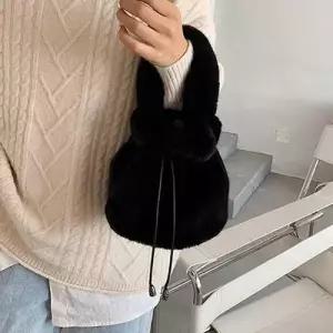 페이크퍼 버킷 크로스 토트백 복조리 가방 패션가방 WEC908A