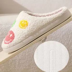 [하프클럽/]스마일 뽀글이 여성 실내화 보온 겨울 거실 슬리퍼