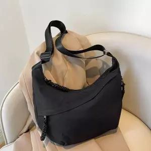 (색상 블랙)HL] 크로스백 가방 데일리 블랙 여행 캐주얼 크로아상