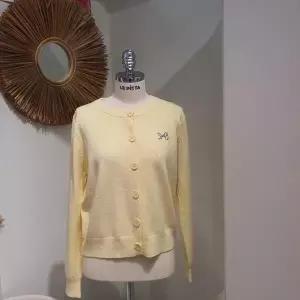 [르피타] HC06 버터 옐로우 리본자수 가디건(옐로우) L261BKT202 (44880923)