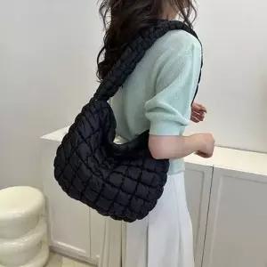 소프트 패딩백 구름백 보부상백 퀼팅백 2color