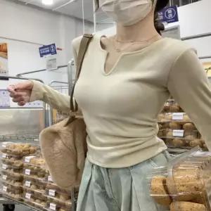 여자 티셔츠 상의 패드내장 셔링 노브라 트임 긴팔