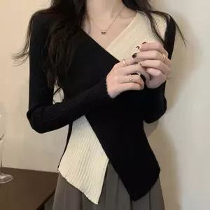 쿨샵 여성 슬림핏 니트 언발란스타일 투톤 브이넥긴팔 롱티셔츠 루즈핏