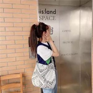 호보백 페이즐리 화이트 숄더백 반다나 에코백