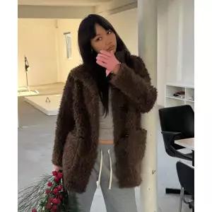 미쏘 MIXXO [카인다쿨]페이크퍼 토글 하프 코트_MIWJLG121B MIWJLG121B 625627