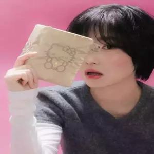 조셉앤스테이시 Sleek Travel Wallet Hello Kitty Gold