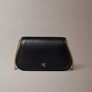 [롯데백화점]캘빈클라인 (4F1153G-UB1)여성 하드웨어 모노그램 미디움 체인 지갑