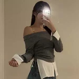 [옷자락]여자 오프숄더 리본 셔링 레이어드셔츠 배색 티셔츠