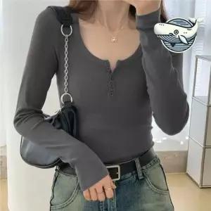 슬림핏 버튼 포인트 골지 긴팔티 일상 코디에 여성면티