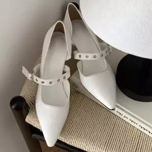 [하프클럽/]데이트 룩 소개팅 여성 구두 펌프스 스트랩 힐 코디