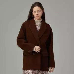 [써스데이아일랜드](타임스퀘어점패션관)더블 브레스트 테일러드 하프 코트 T258MCT932W