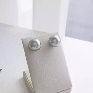 [신세계라이브쇼핑][옷자락] 여성용 연한 회색 진주 귀걸이