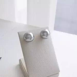 [다잇템] 여성용 연한 진주 회색 귀걸이