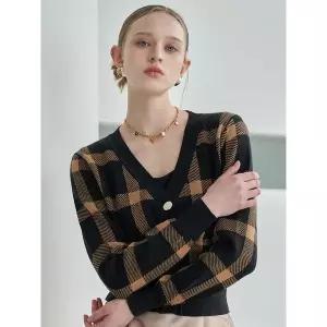 [하프클럽/르니앤맥코이]체크 패턴 버튼 크롭 가디건 ML01CD300FJY