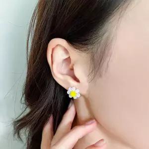 /신상오픈런 톤네러 귀여운 이어링 꽃 비즈 학원룩 여성