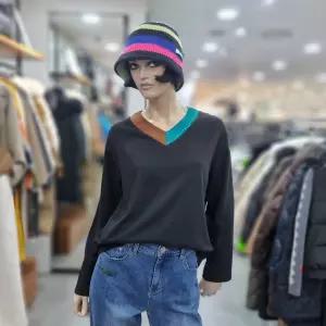 베네통/애플아울렛/컬러 니트 배색 브이넥 티셔츠/BATSA3561